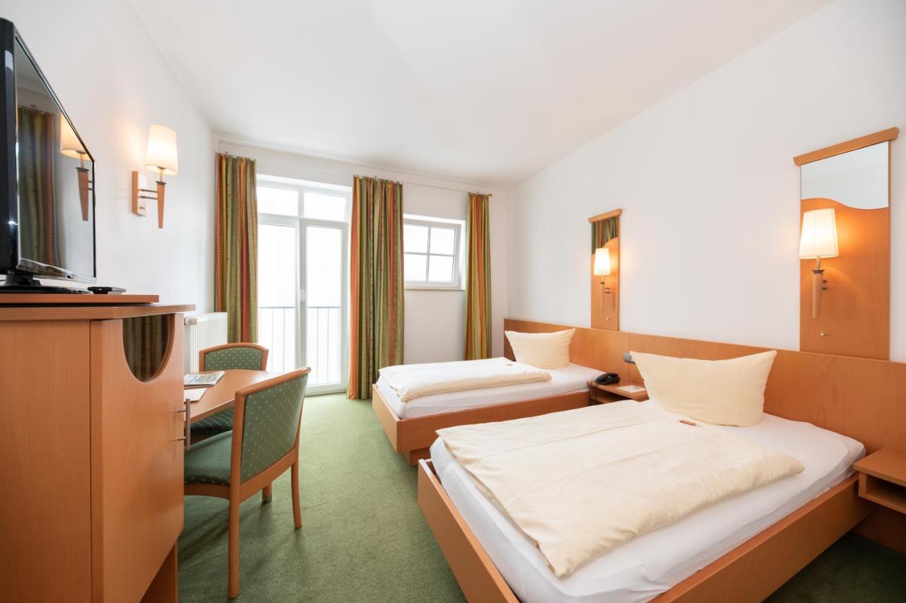 Hotel Bitburger Hof Bagian luar foto