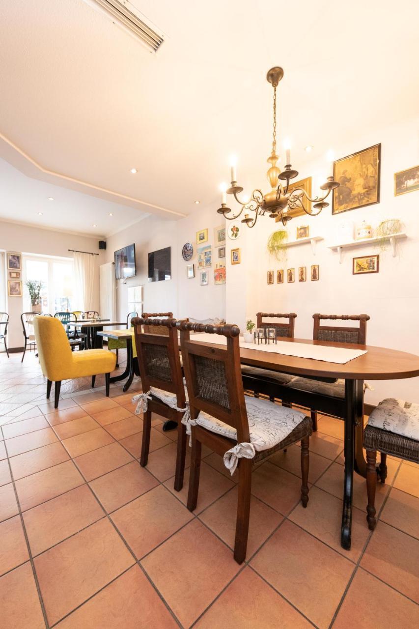 Hotel Bitburger Hof Bagian luar foto