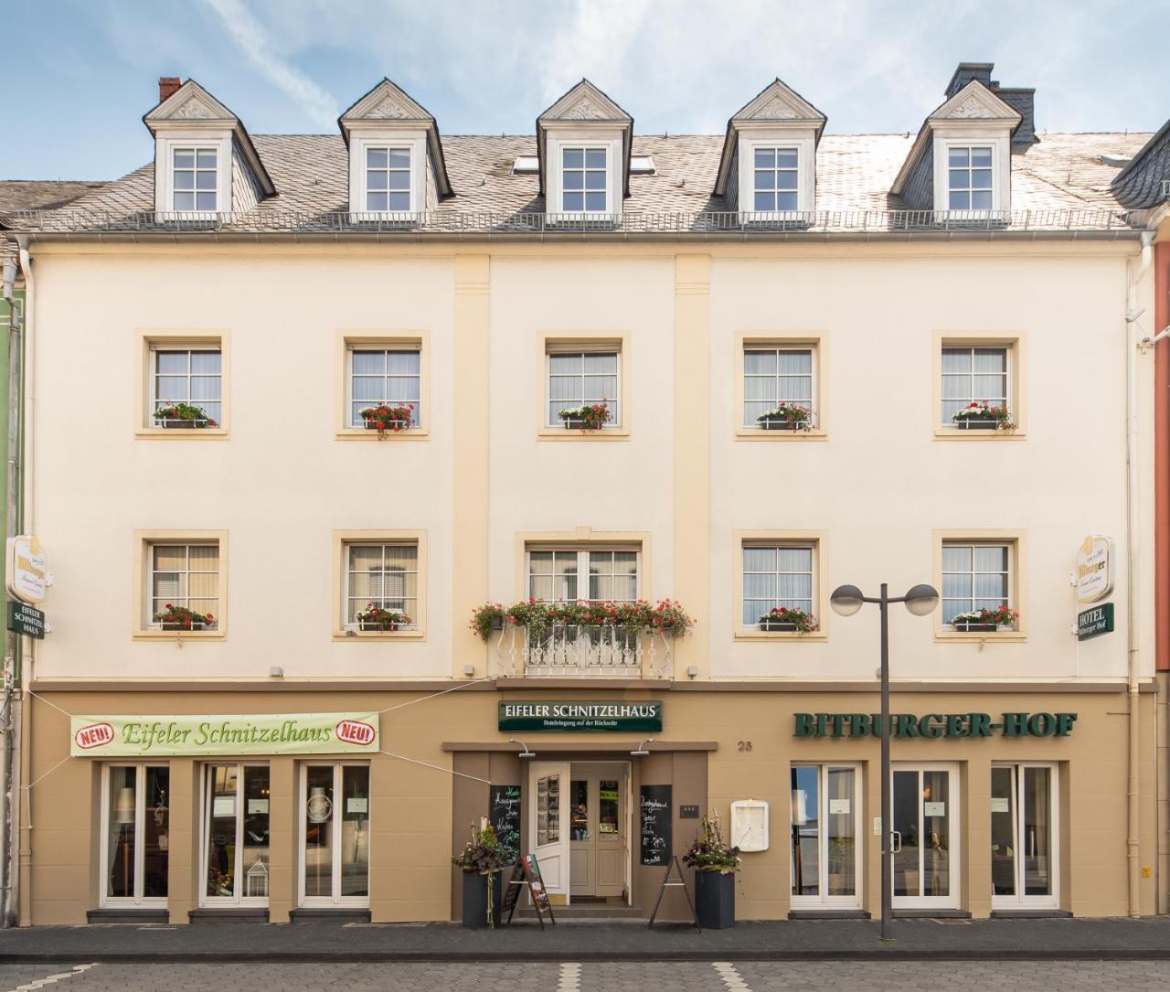 Hotel Bitburger Hof Bagian luar foto